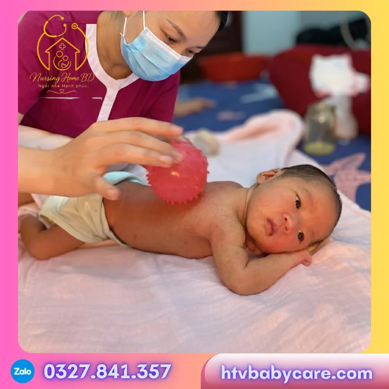 cách massage cho trẻ sơ sinh, dịch vụ massage bé sơ sinh tại nhà, massage bụng cho trẻ sơ sinh, lợi ích massage cho bé, hướng dẫn massage bé sơ sinh, dầu massage cho bé sơ sinh, thời điểm massage cho trẻ sơ sinh, chăm sóc bé sơ sinh tại nhà, massage cho trẻ sơ sinh ngủ ngon, massage giảm đầy hơi cho bé