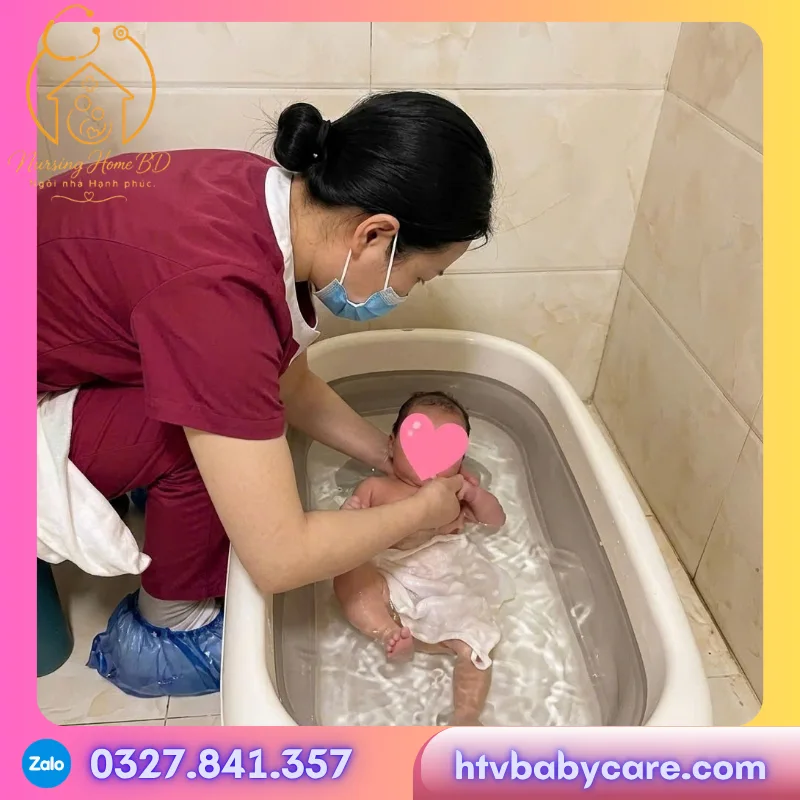 tắm bé sơ sinh tại nhà, dịch vụ tắm bé Bình Dương, tắm bé chuẩn y khoa, chăm sóc trẻ sơ sinh, massage trẻ sơ sinh, tắm bé sơ sinh đúng cách, vệ sinh rốn cho bé, chăm sóc mẹ và bé sau sinh, điều dưỡng tắm bé, Nursing Home BD